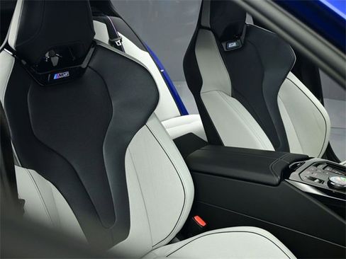 Used 2025 BMW M5 w/ Carbon Package image 31