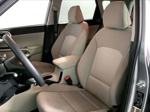 Certified 2025 Kia Soul LX w/ LX Technology Package FWD image 22
