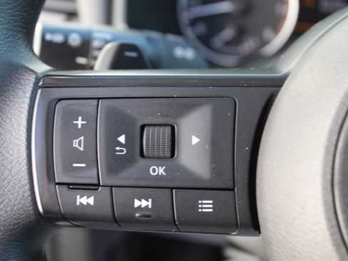 Used 2024 Nissan Rogue S image 15