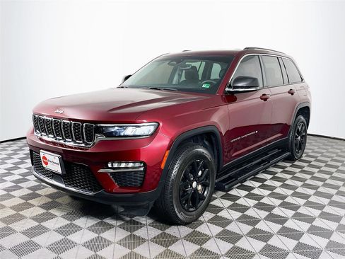 Used 2023 Jeep Grand Cherokee Limited image 3