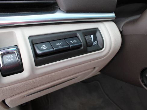 Used 2013 Cadillac XTS Platinum image 19