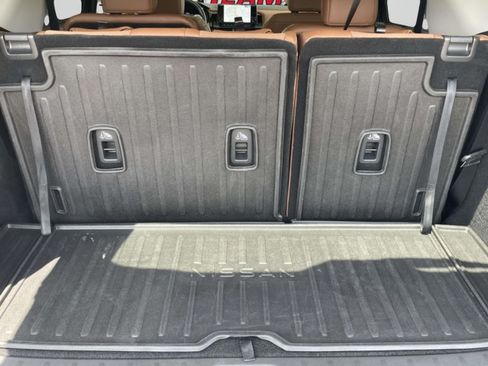 Used 2025 Nissan Pathfinder Platinum FWD image 30