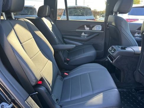 Used 2025 Mercedes-Benz GLS 450 4MATIC image 30
