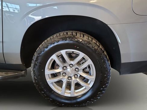 Used 2024 Chevrolet Suburban LT image 13