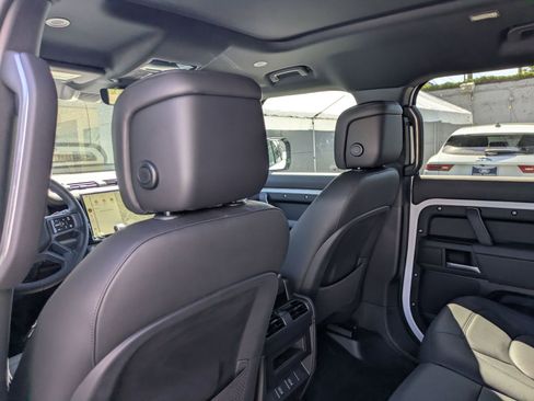 New 2026 Land Rover Defender 110 X-Dynamic SE AWD/4WD image 29