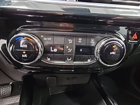 Used 2024 Chevrolet Trax ACTIV w/ Driver Confidence Package image 19