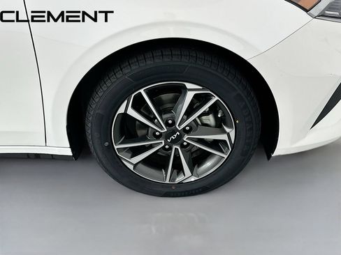 Used 2024 Kia Forte LXS FWD image 35