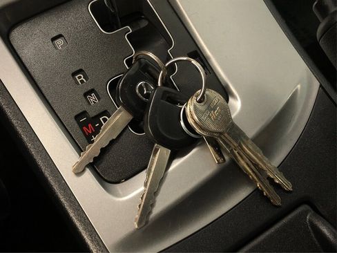 Used 2010 MAZDA MAZDA3 i Sport image 20