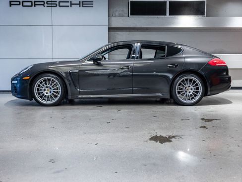Used 2015 Porsche Panamera image 2