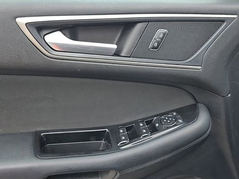 Used 2019 Ford Edge SEL image 11