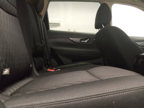 Used 2020 Nissan Rogue SV FWD image 19
