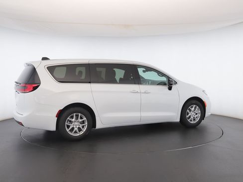 New 2026 Chrysler Pacifica Select image 29