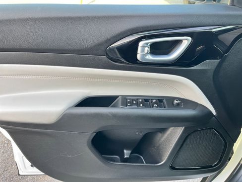 Used 2025 Jeep Compass Limited image 18