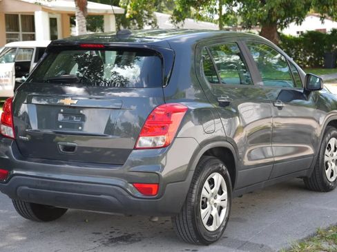Used 2019 Chevrolet Trax LS FWD image 6