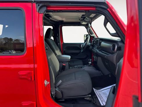 Used 2023 Jeep Gladiator Sport image 15