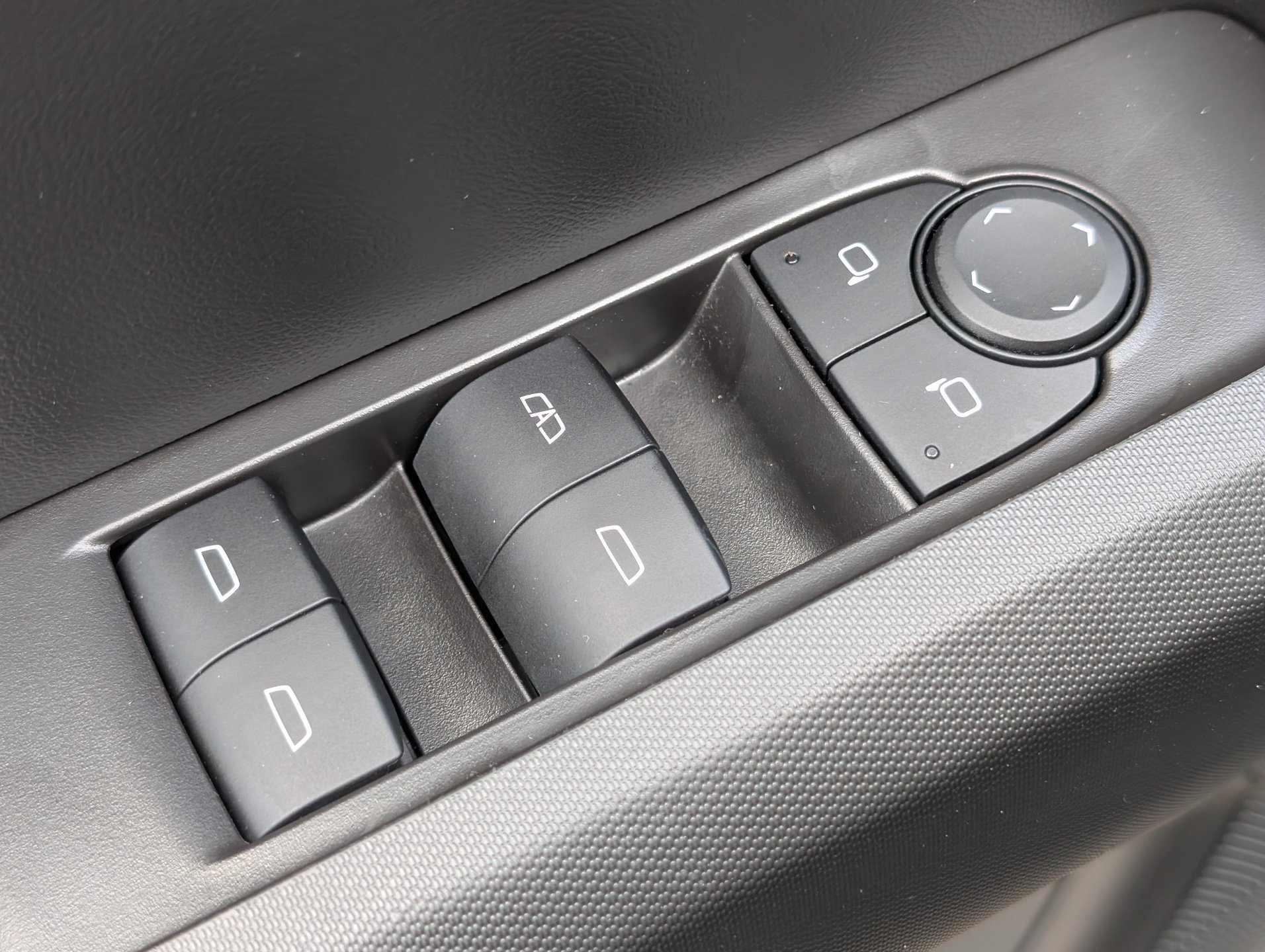 Used 2024 Chevrolet Colorado LT w/ LT Convenience Package III RWD image 19
