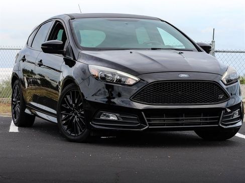 Used 2018 Ford Focus ST w/ Equipment Group 402A image 2
