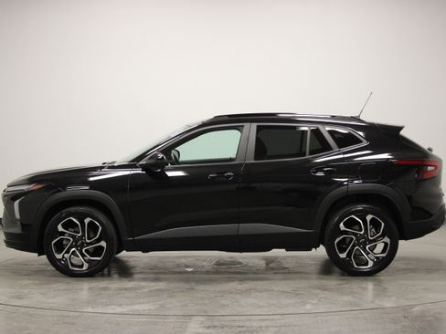 Used 2024 Chevrolet Trax RS w/ Sunroof Package FWD image 5