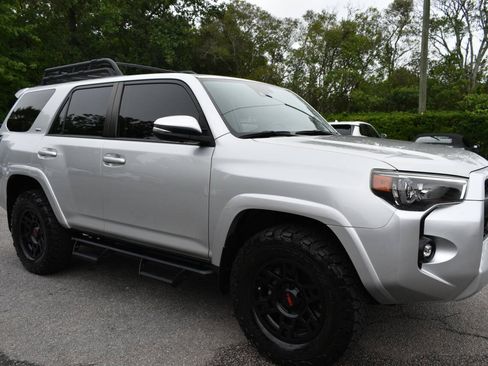 Used 2021 Toyota 4Runner SR5 Premium w/ Moonroof Package AWD/4WD image 31