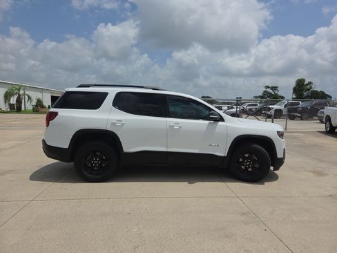 Used 2022 GMC Acadia AT4 w/ Technology Package AWD/4WD image 4