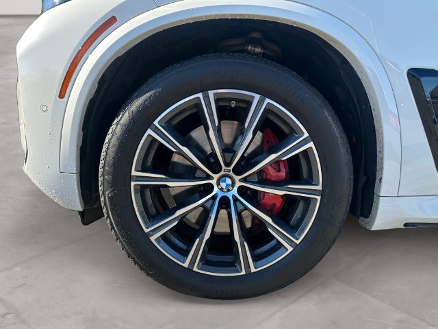 Used 2024 BMW X5 xDrive40i w/ M Sport Package AWD/4WD image 14