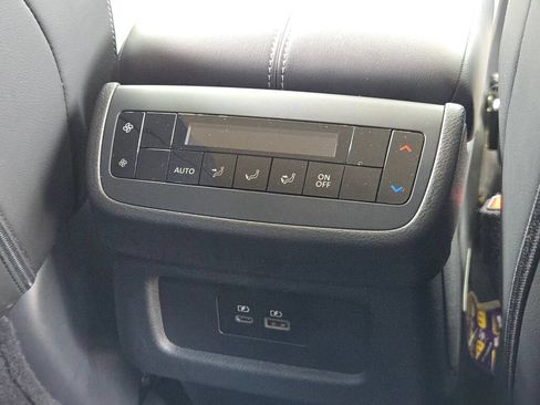 Used 2024 Nissan Pathfinder SL AWD/4WD image 11