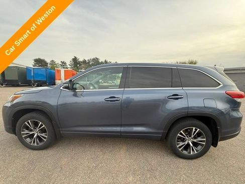 Used 2017 Toyota Highlander LE AWD/4WD image 8