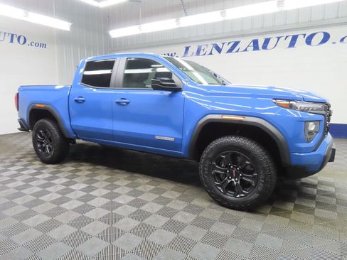 Used 2025 GMC Canyon Elevation image 3
