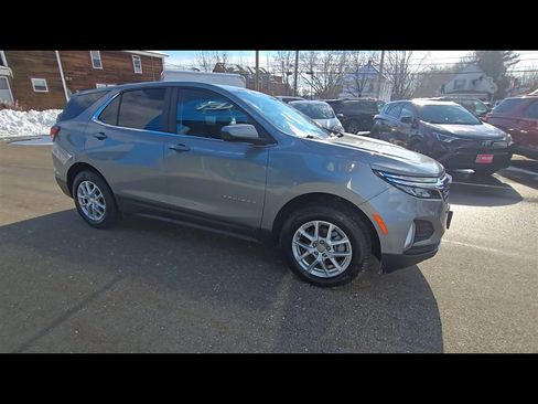 Used 2023 Chevrolet Equinox LT image 2