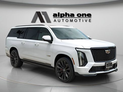 Used 2025 Cadillac Escalade ESV V AWD/4WD image 4