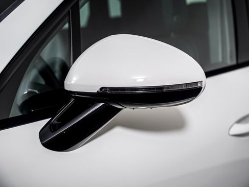 Certified 2024 Porsche Macan AWD/4WD image 31