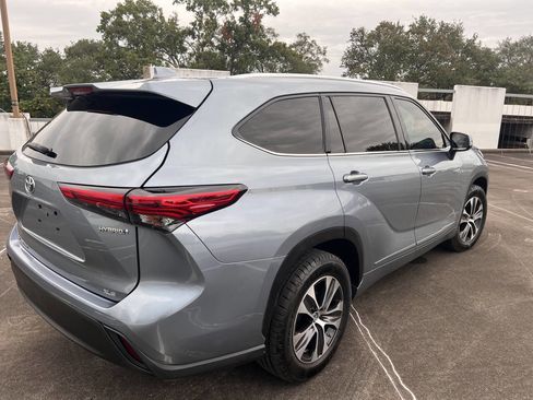 Used 2021 Toyota Highlander XLE image 10