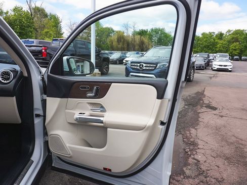 Used 2023 Mercedes-Benz EQB 300 4MATIC image 14