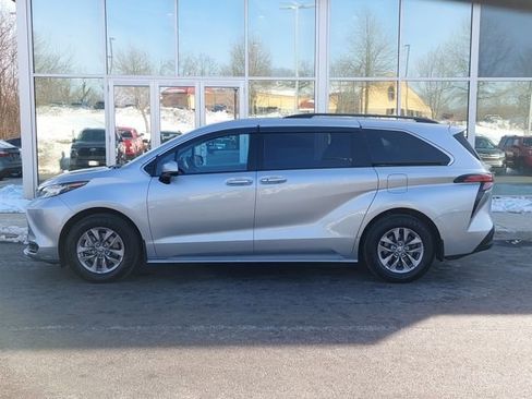 Used 2022 Toyota Sienna LE image 10