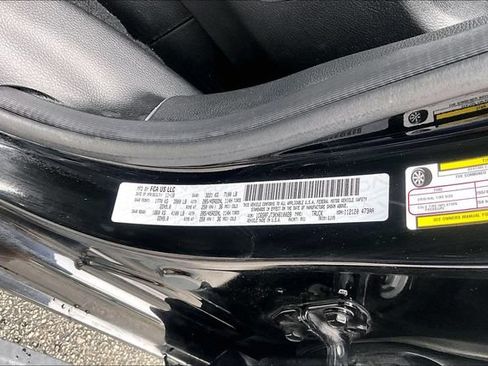 Used 2019 RAM 1500 Laramie AWD/4WD image 29