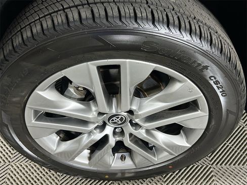 Used 2023 Toyota RAV4 XLE Premium image 32