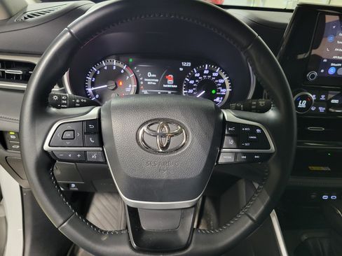 Used 2023 Toyota Highlander XLE AWD/4WD image 25