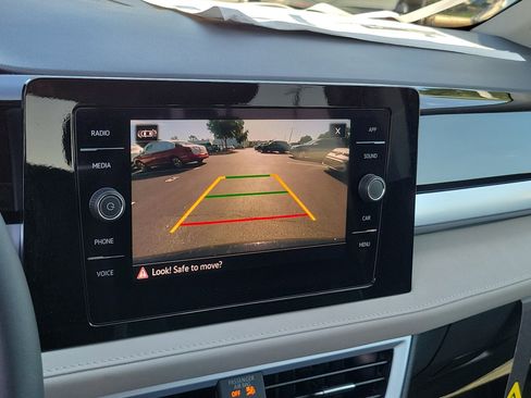 New 2026 Volkswagen Taos SE FWD image 21