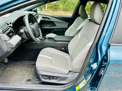 Used 2025 Toyota Camry SE image 12