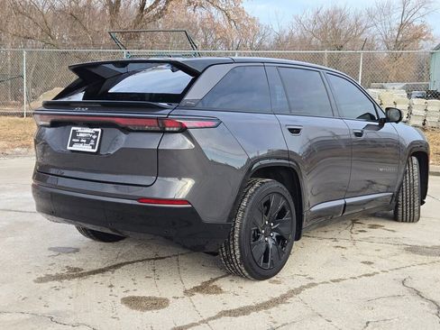 Used 2025 Jeep Wagoneer S Launch Edition image 15