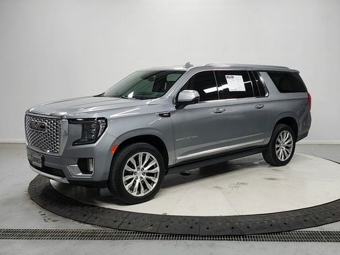 Used 2023 GMC Yukon XL Denali RWD image 3
