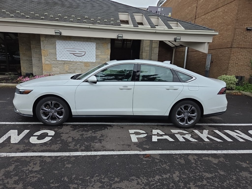 Certified 2023 Honda Accord EX image 6