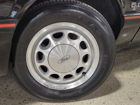 Used 1989 Ford Mustang LX RWD image 4