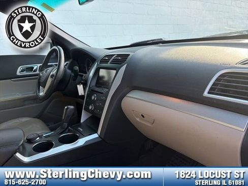 Used 2014 Ford Explorer XLT w/ Equipment Group 202A AWD/4WD image 11