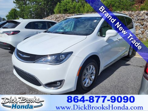 Used 2018 Chrysler Pacifica Touring-L Plus FWD image 1