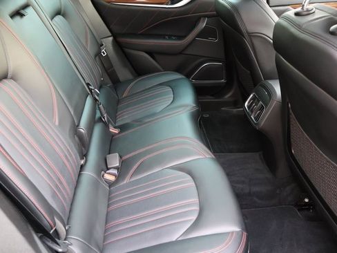 Used 2020 Maserati Levante GranLusso image 16
