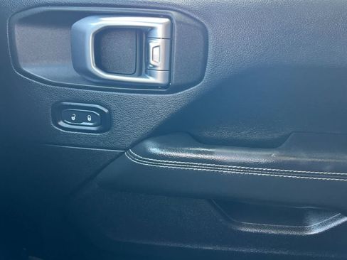 Used 2019 Jeep Wrangler Unlimited Sahara AWD/4WD image 21