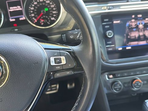 Certified 2020 Volkswagen Tiguan SE R-Line FWD image 25