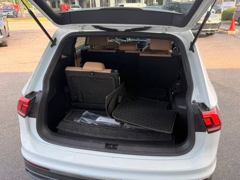 Certified 2022 Volkswagen Tiguan SE FWD image 14