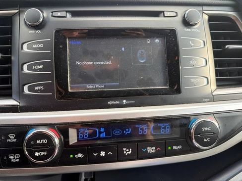 Used 2015 Toyota Highlander Plus FWD image 15